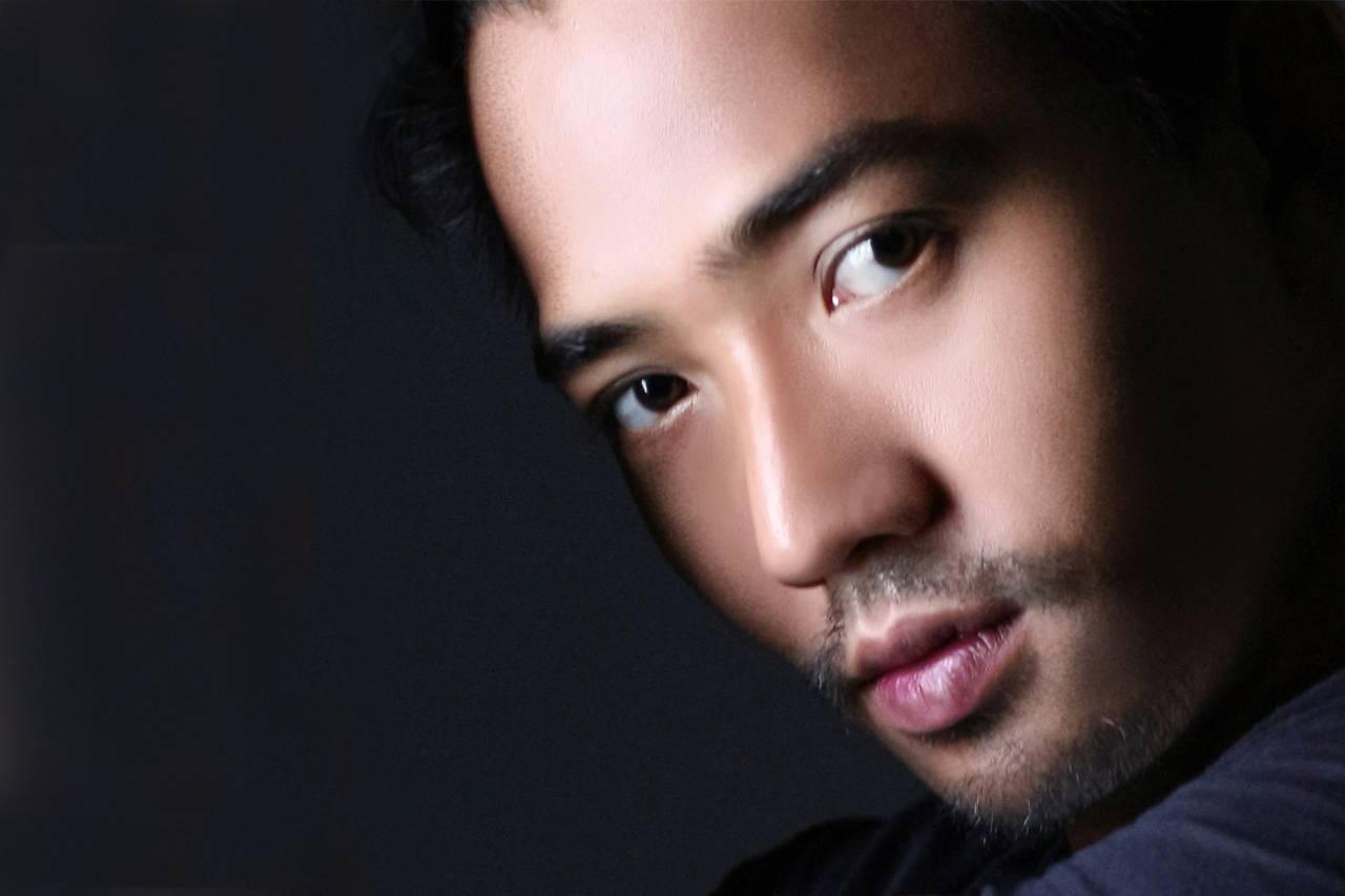Male Serious Eyes 1280x853